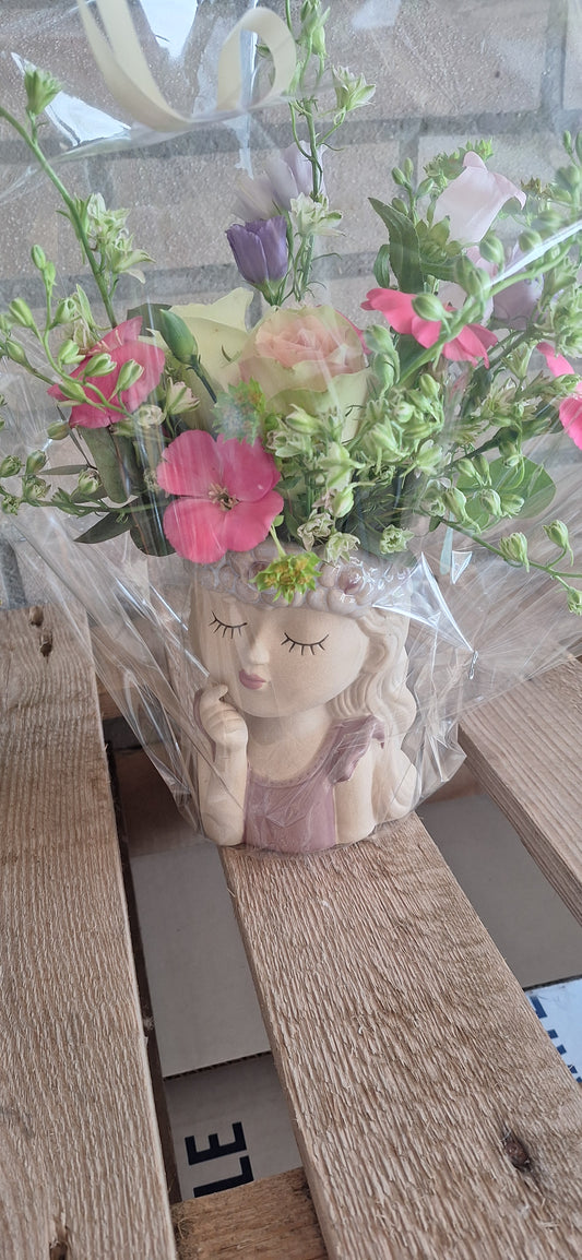 Meisje met bloemen