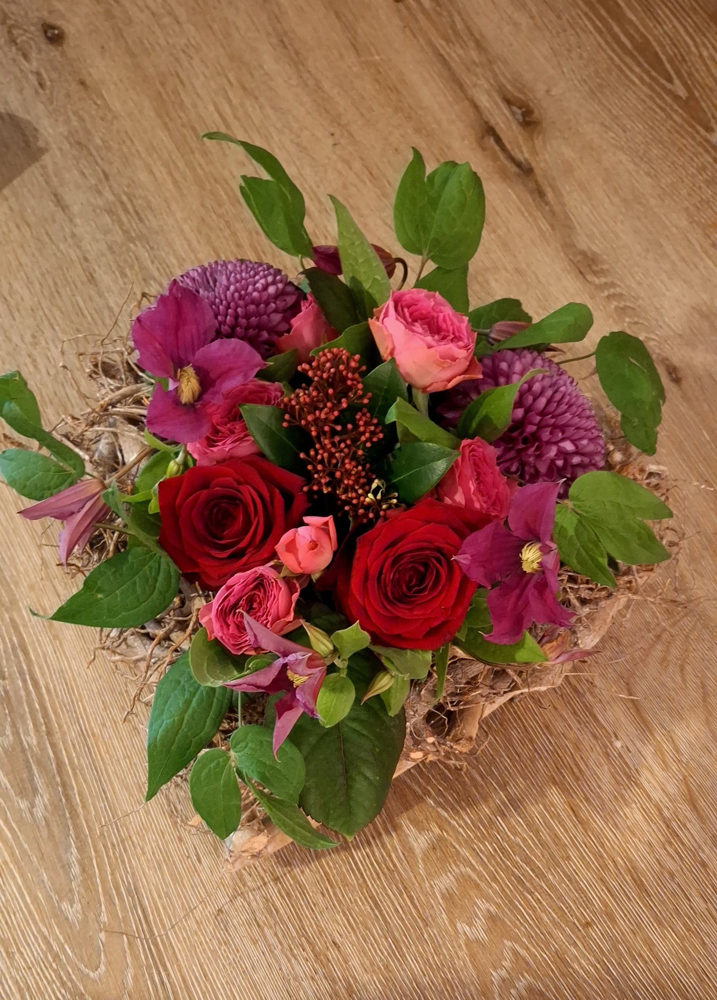 Bloemstuk hart in wilgbasis