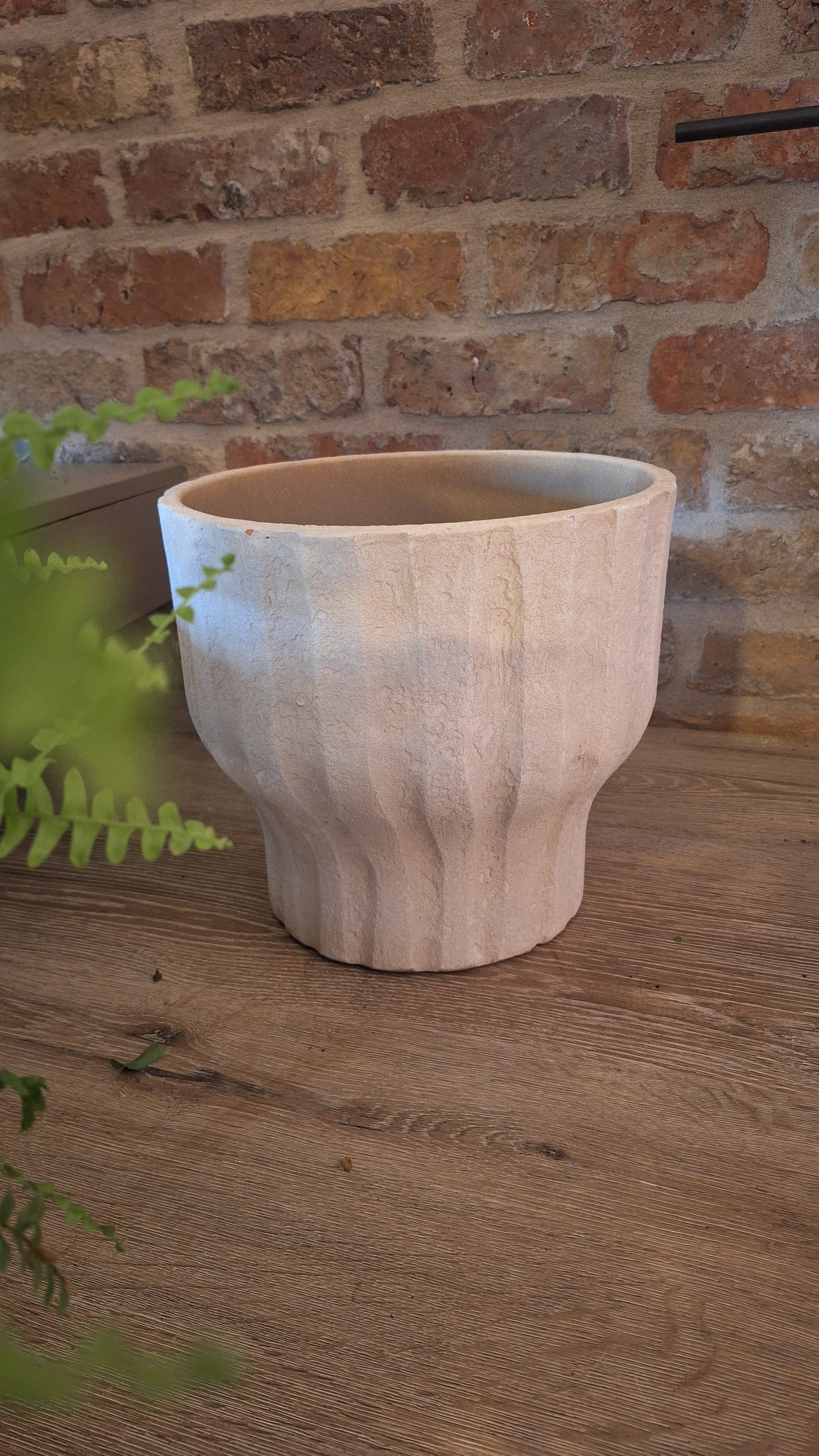 Sculpt pot dia 25cm