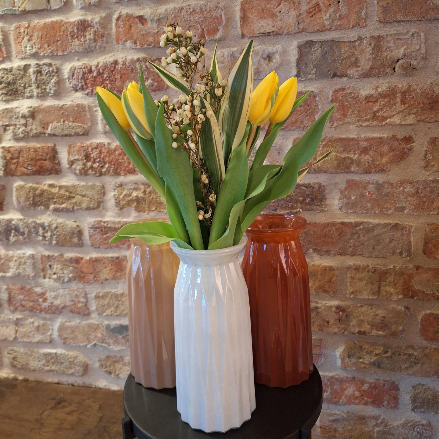 Ribbelvaas 25cm met seizoensbloemen