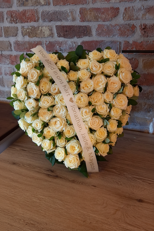 Staand Rouwhart Premium 70cm – originele omgeving